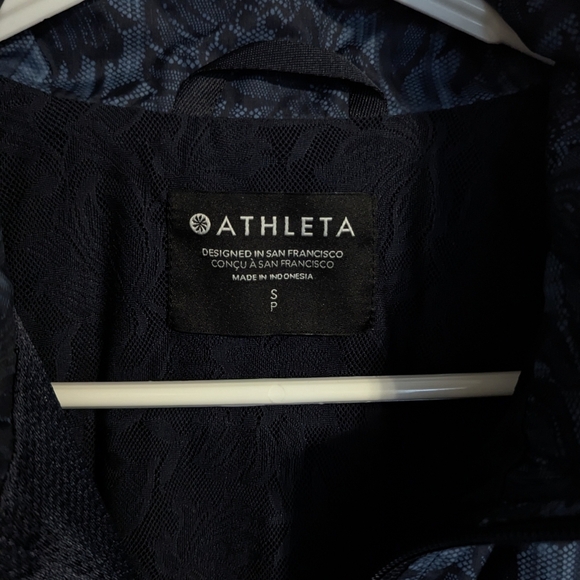 Athleta Sightseer Lace Windbreaker Jacket - Ethereal Bloom Cottage Blue - sz S - Picture 4 of 7